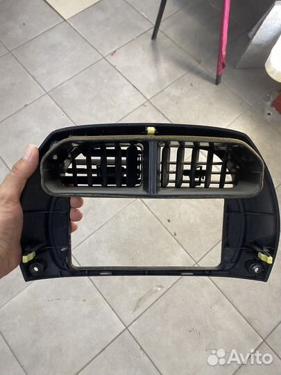 Рамка магнитофона с дефлекторами rav4 2001г xa20