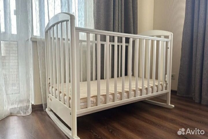 Белая итальянская кроватка