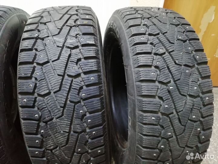 Pirelli Ice Zero 215/60 R16