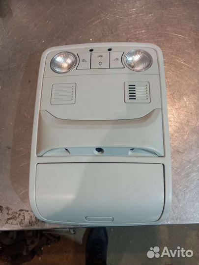 Фонарь освещения салона VW Jetta 5