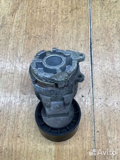 Натяжной ролик приводного ремня Opel Astra H