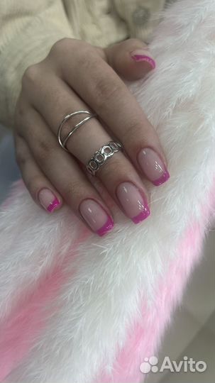 Маникюр,наращивание ногтей,педикюр