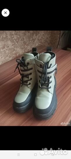 Учебники по английскому 2 класс и ботинки