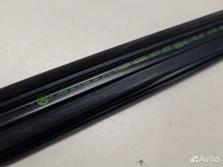 Молдинг стекла глухого заднего правого Mercedes A