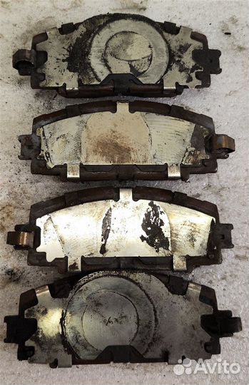 Колодки тормозные передние Toyota Prius ZVW30 2ZR