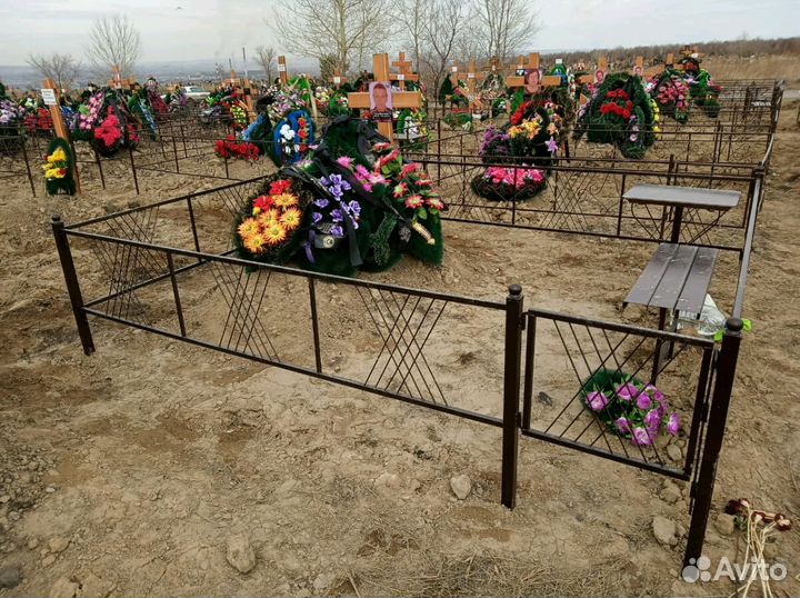 Оградки на кладбище