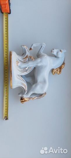 Фарфоровые статуэтки лфз лошадь
