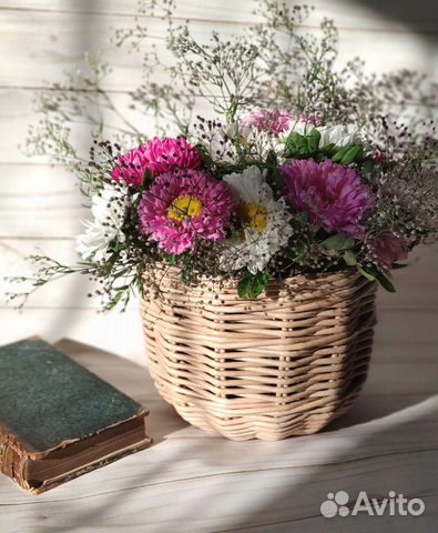 Корзина плетеная из бумажной лозы