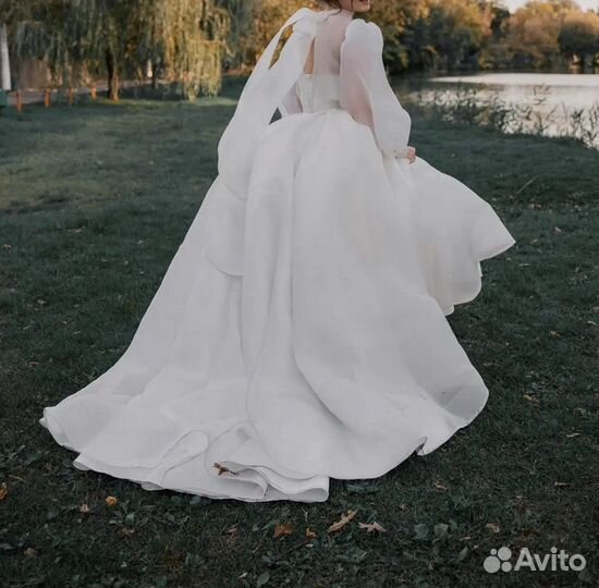 Нарядное свадебное платье