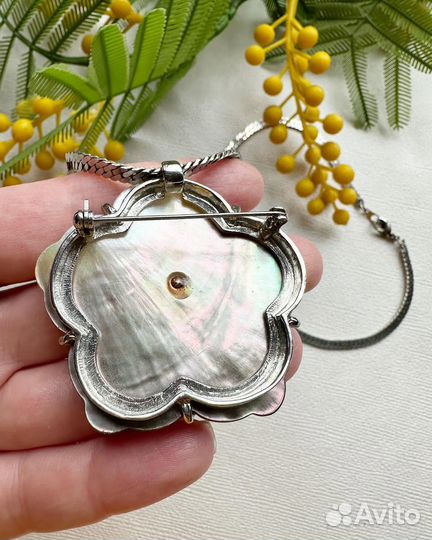 Брошь кулон перламутр