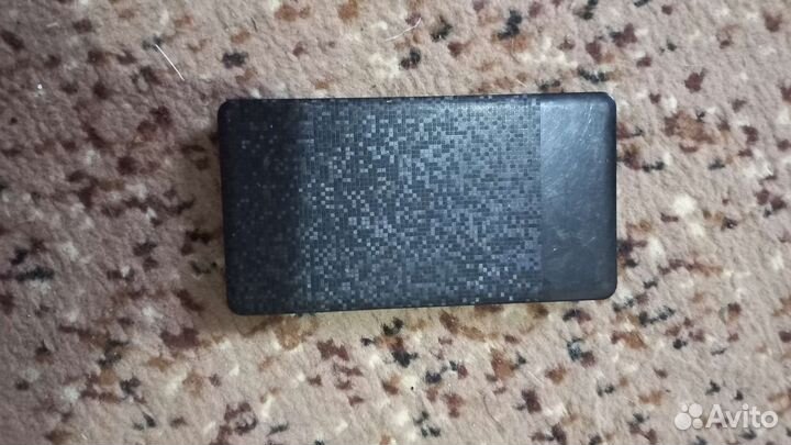 Планшет и повербанк