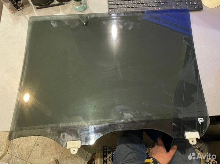 Стекло заднее правое Nissan Patrol Y62