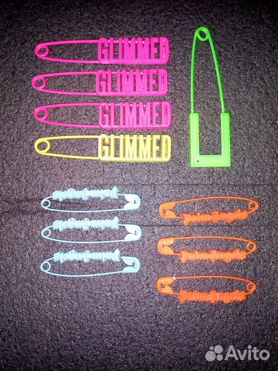 Яркая булавка для рюкзака, кардигана, джинсовки