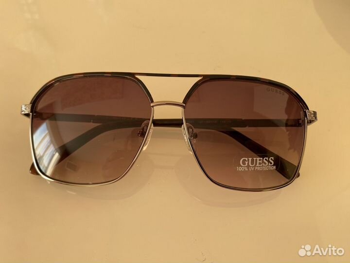 Солнечные очки guess