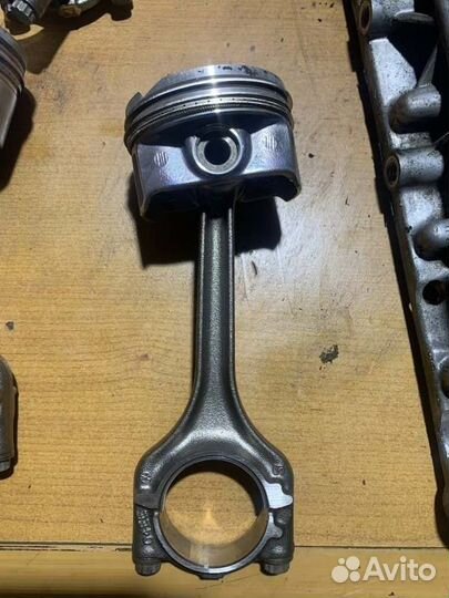 Поршень с шатуном Skoda Octavia A7 cjza
