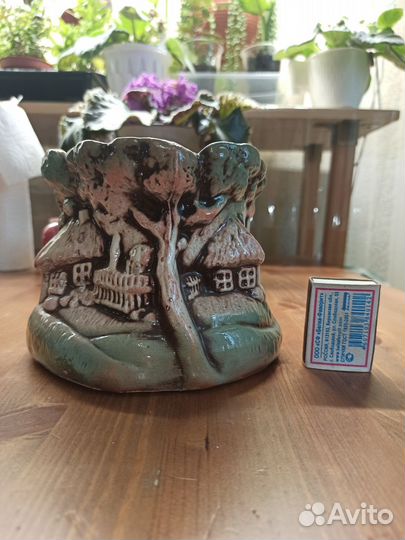 Глиняный горшок кашпо