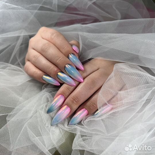 Модель на маникюр