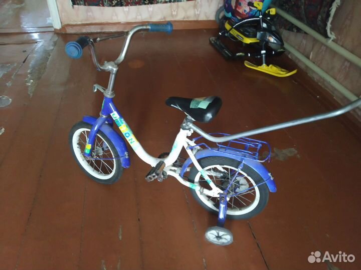 Велосипед детский с ручкой для родителей