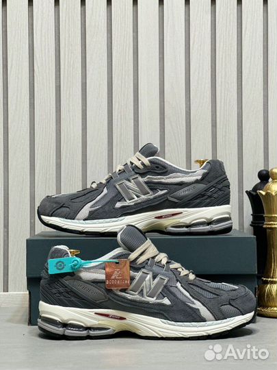 Кроссовки мужские New Balance 2002 r