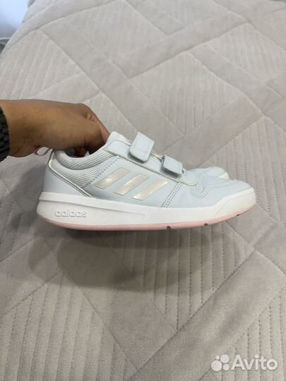 Кроссовки adidas 32