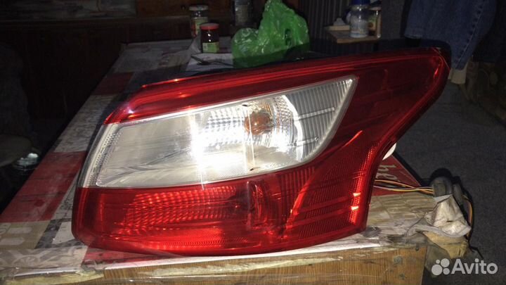 Задний правый фонарь на форд фокус 3