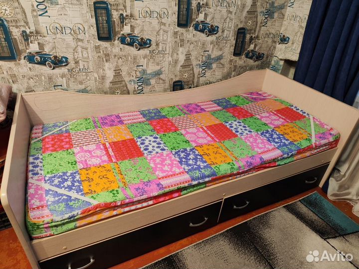 Детская кровать вместе с матрасем