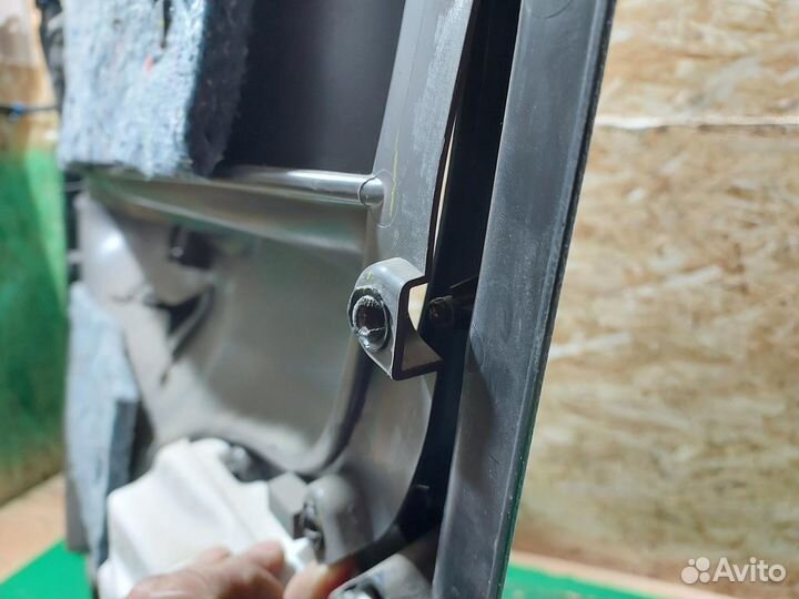 Обшивка двери передняя L L200/5 mitsubishi L200 (2