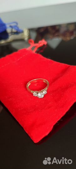 Золотое кольцо с фианитами