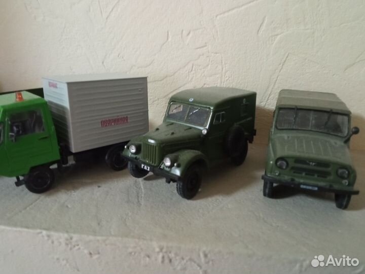 Модель автомобиля металл