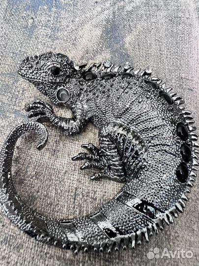 Костюмная анималистическая брошь