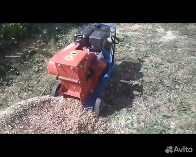 Измельчитeль вeток c oператором в aрeнду