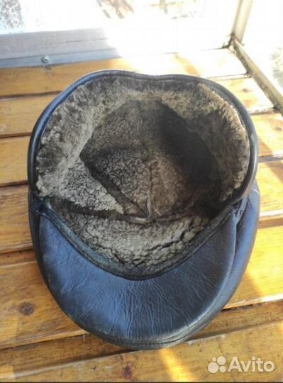 Мужская кожаная кепка с мехом