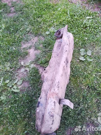 Продаю бензобакваз2109