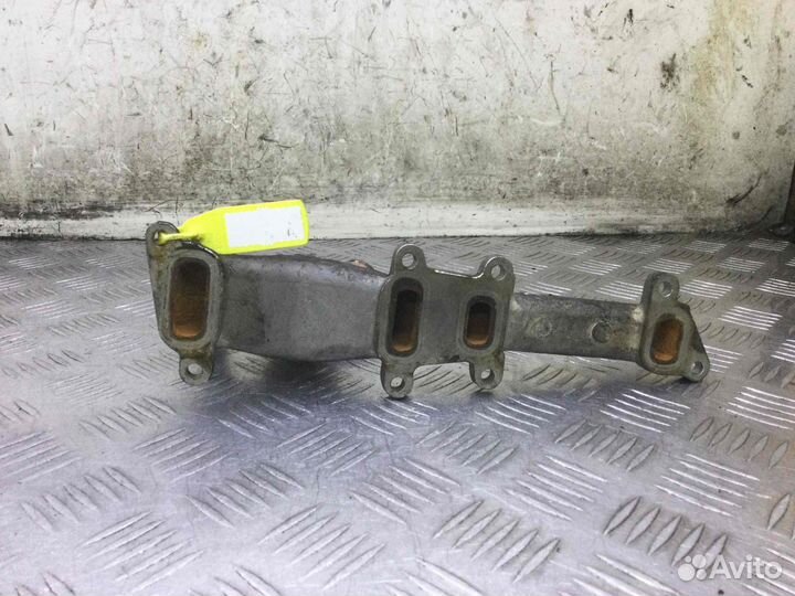 Фланец (тройник) системы охлаждения Ford Transit y