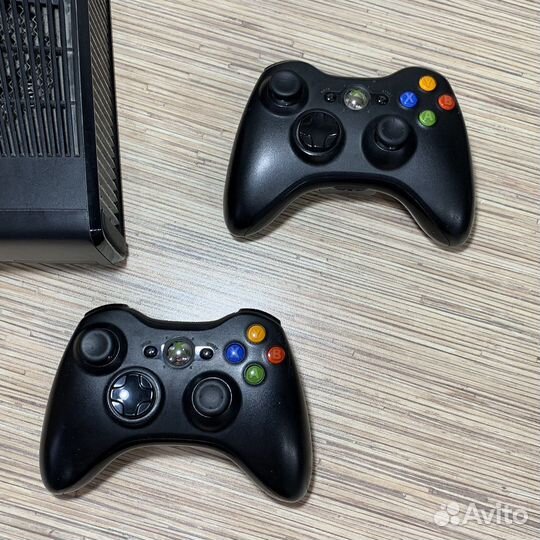 Xbox 360 Slim 250Gb Freeboot + 120Игр + 2Геймпада