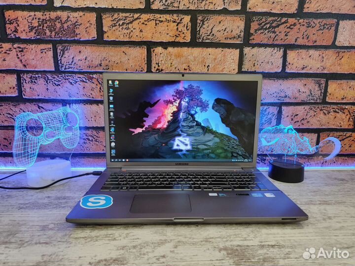 Игровой 17,3д Samsung i7 4Gb Видео 12 озу SSD