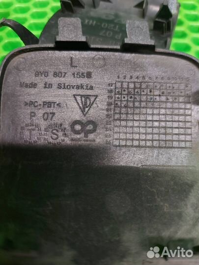 Заглушка буксировочного крюка передняя левая