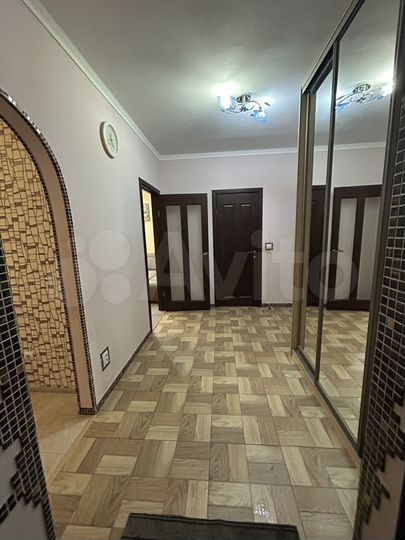 2-к. квартира, 57 м², 2/8 эт.