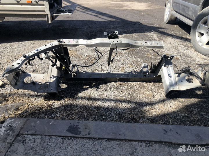 Панель/рамка радиатора Toyota Avensis AZT250