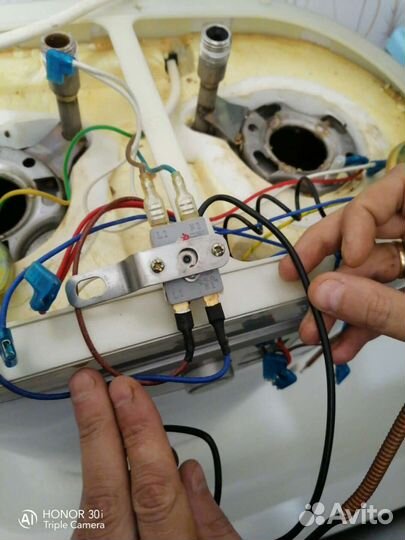 Опытный электрик