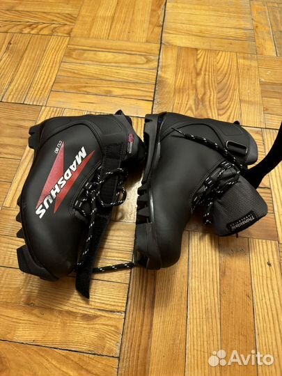 Лыжные ботинки, лыжи и палки детские