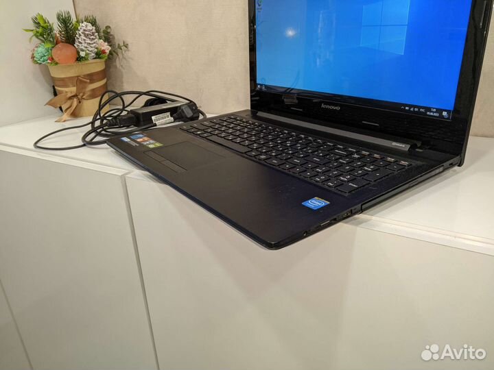 Ноутбук ракета в идеальном состоянии