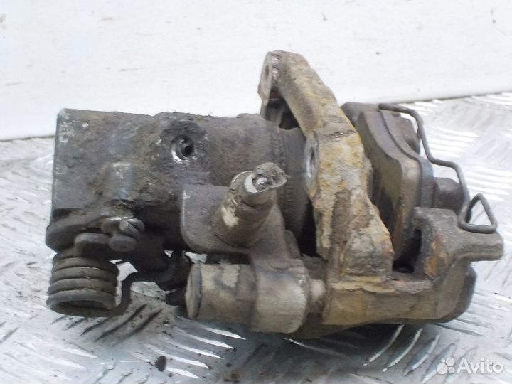 Суппорт тормозной задний правый Ford Focus III 201