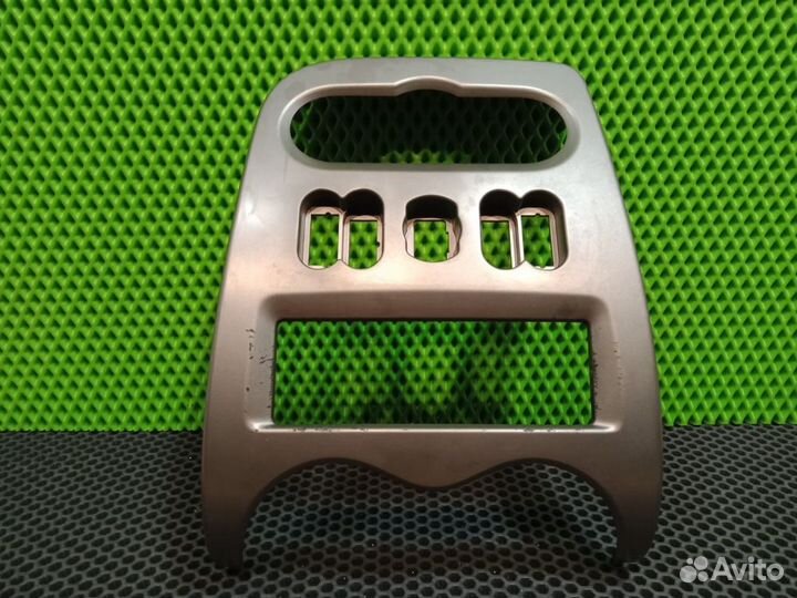 Рамка магнитолы Renault Logan, Sandero