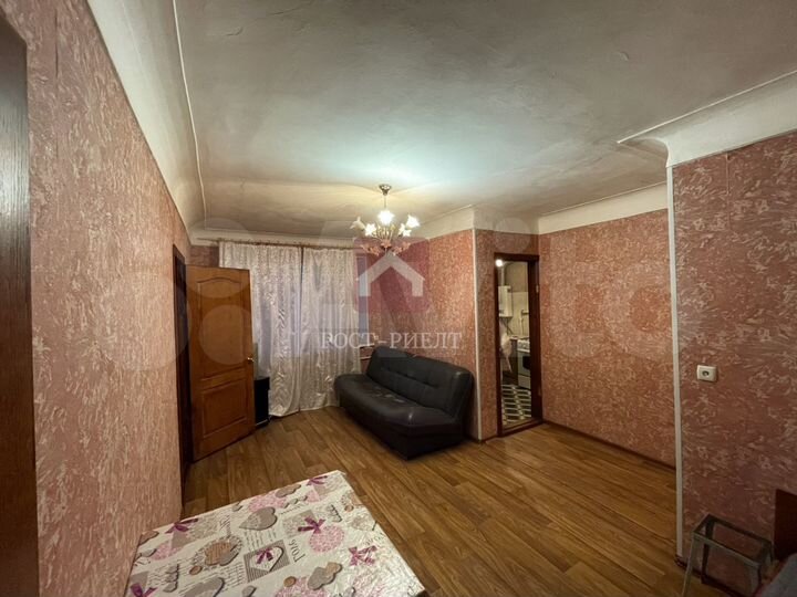 2-к. квартира, 43 м², 1/3 эт.