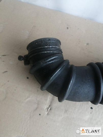 Патрубок воздушного фильтра mitsubishi pajero