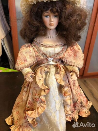 Кукла фарфоровая коллекционная