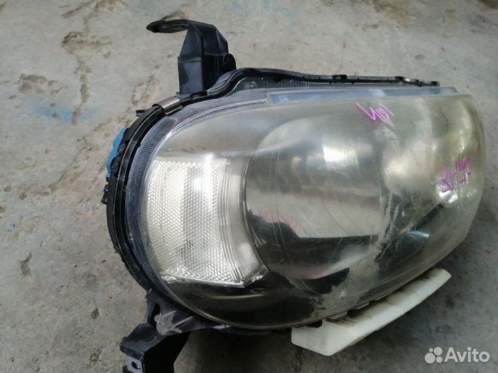 Фара передняя правая Nissan Cube Z12