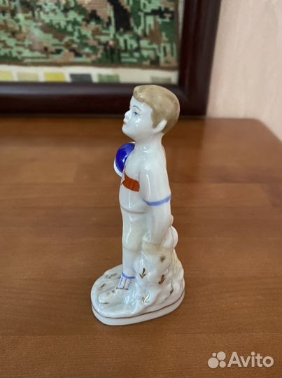 Статуэтка «Юный динамовец», фарфор, дфз, Вербилки