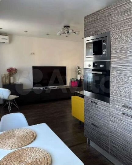 2-к. квартира, 53 м², 4/4 эт.